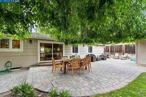 120 Collins Ct, Concord CA  94523-4107 exterior