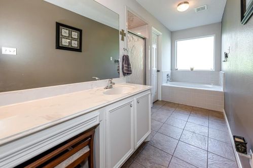 1016 Chateau Wood Pkwy Dr, Conroe TX  77385-9771 exterior