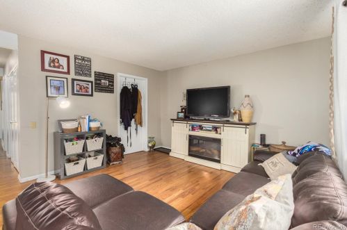 7556 Rosemary Cir, Englewood CO 80112-6421 exterior