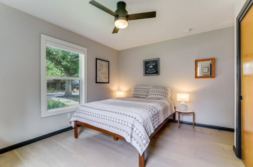 5707 Fairlane Dr, Austin TX  78757-4412 exterior