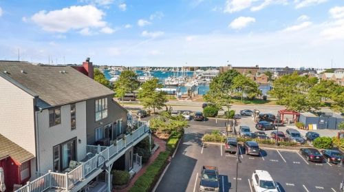 305 Swans Wharf Row, Middletown, RI 02840-6608
