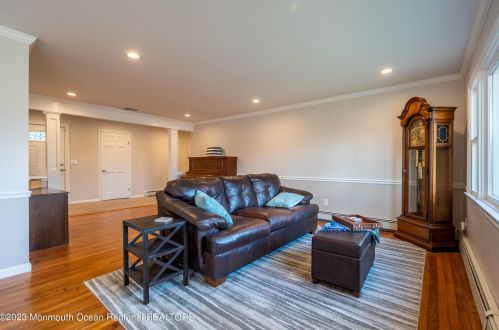 31 Emory Dr, Lincroft, NJ 07738-1233