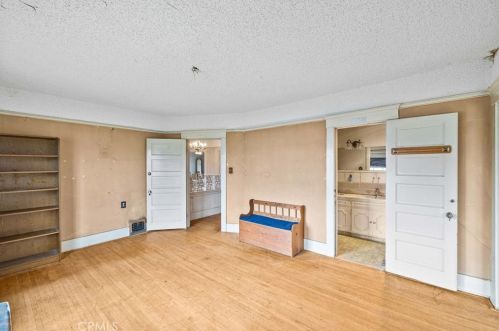 5216 Victoria Ave, Riverside CA  92506-1565 exterior