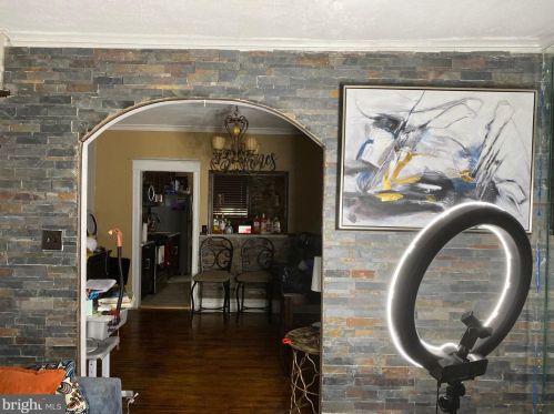 1743 Edgewood St, Philadelphia, PA 19151-3914