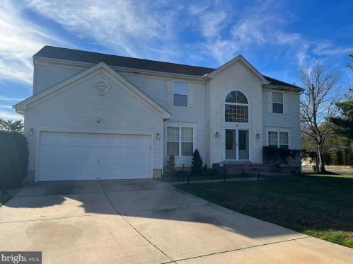 2 Meadowbrook Cir, Erial, NJ 08081-1668