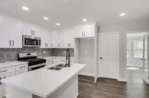 2818 Meadowview Dr, Atlanta GA  30316-4326 exterior