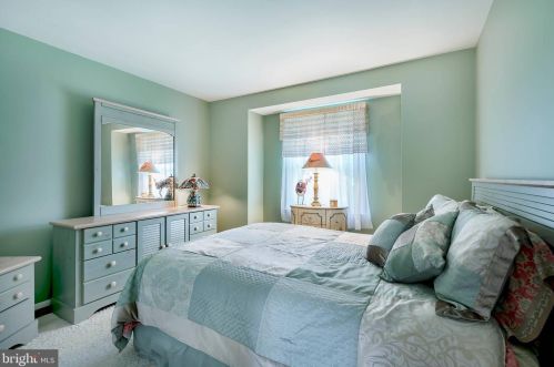 303 Devon Dr, Lancaster PA  17603-4609 exterior