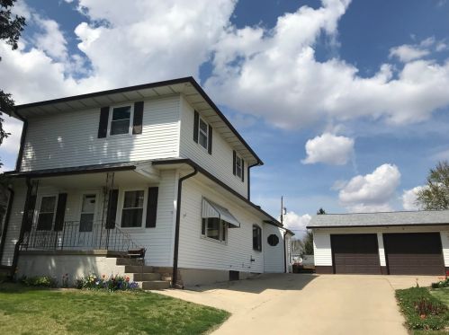 124 5th St, Spring Valley, IL 61362-1421