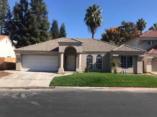 9552 Whitehouse Dr, Fresno, CA 93720-4026