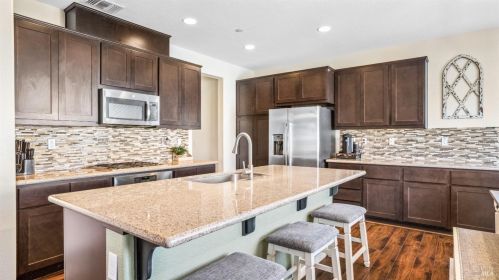 5283 Gramercy Cir, Fairfield CA  94533-6680 exterior