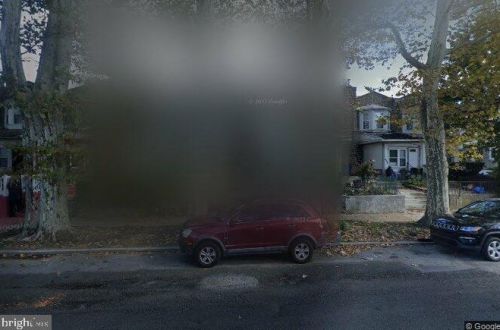 6907 Broad St, Philadelphia, PA 19126-1702