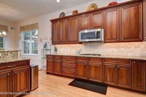 20 Carleton Dr, East Freehold, NJ 07728-9272