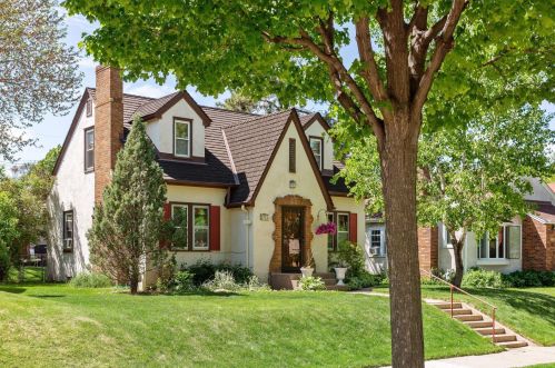2924 Benjamin St, Minneapolis, MN 55418-2306