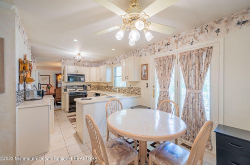 27 Oakland Rd, Old Bridge, NJ 08857-2780