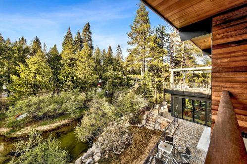 16150 Pine St, Truckee CA  96161-3754 exterior