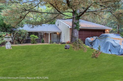 30 London Dr, Jackson Twp, NJ 08527-2616