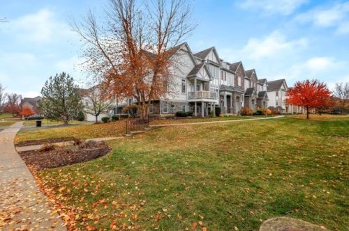 256 Edmundton Cir, Carol Stream, IL 60188-3375