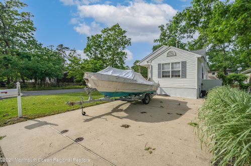 1308 Leguene Ave, Lacey, NJ 08731-4118