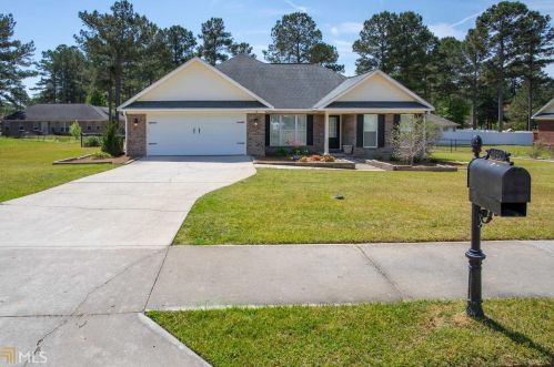 1042 Moss Creek Cir, Statesboro, GA 30461-8902