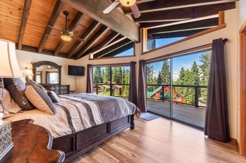 11030 Ski Slope Way, Truckee CA  96161-6603 exterior