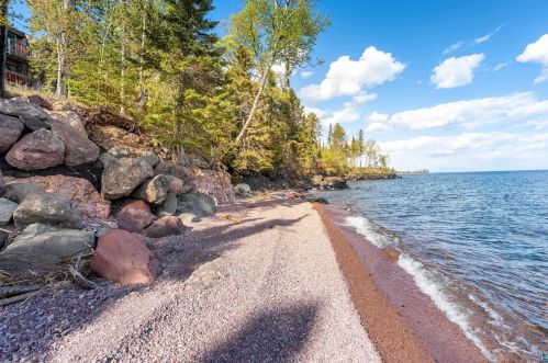 1100 Old Shore Rd, Lutsen, MN 55604-2158