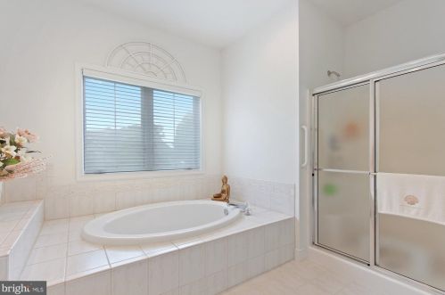 2108 Tall Oaks Ln, York PA 17403-5903 exterior