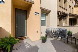 25519 Huntwood Ave, Hayward, CA 94544-2784