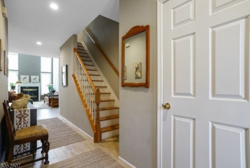 273 Great Smokey Ln, Mahwah, NJ 07430-3433