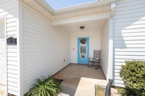 1 Crest View Dr, Carnesville, GA 30521-3263