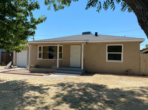 1623 Honeysuckle Dr, Modesto, CA 95350-4524