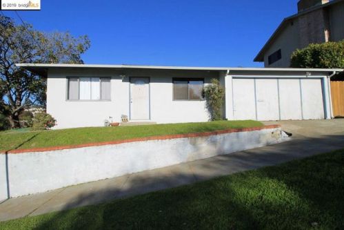 696 Yuba St, Richmond, CA 94805-1567