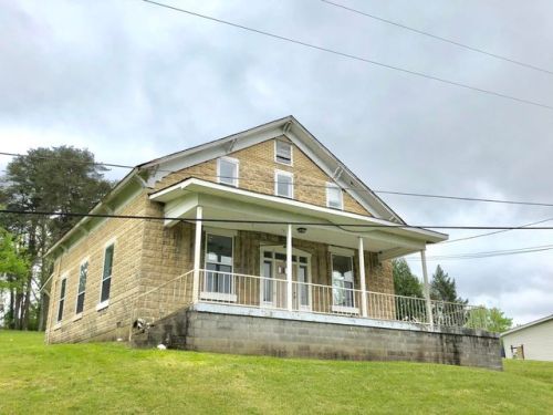 610 Tennessee Ave, Ozone, TN 37854-2839