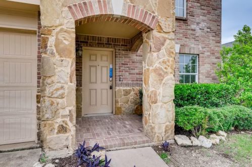5704 Mountain Bluff Dr, Fort Worth TX  76179-7219 exterior