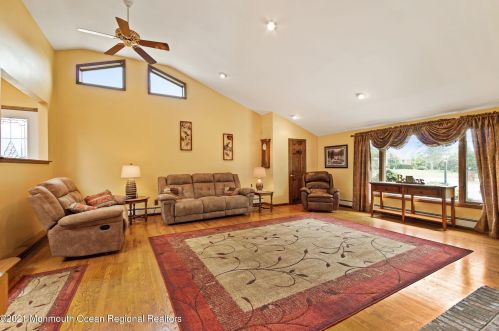 278 Edgebrook Rd, Trenton NJ 08691-3732 exterior