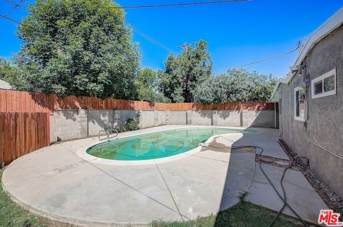 7831 Peachtree Ave, Van Nuys CA  91402-6513 exterior
