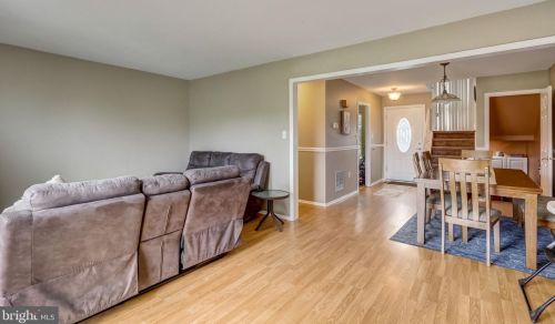 4 Crawford Ct, Trenton NJ  08690-3618 exterior