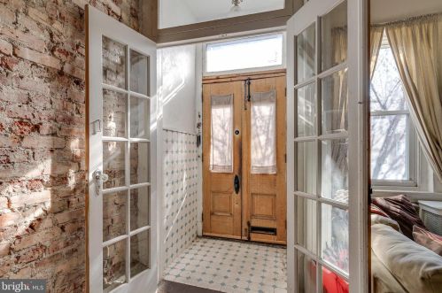 1915 Mckean St, Philadelphia, PA 19145-2804