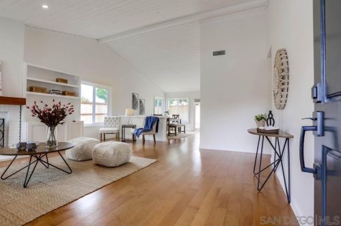 1742 Aspenglow Dr, Encinitas, CA 92024-1951