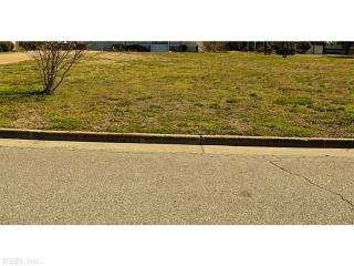 14 Hodges Dr, Hampton, VA 23666-3508