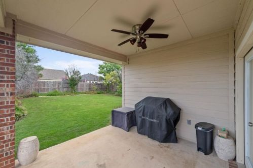 6108 Kristen Dr, Fort Worth TX  76131-1281 exterior