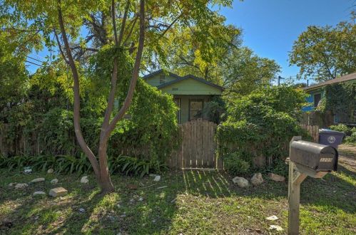 3209 16th St, Austin TX  78721-1007 exterior