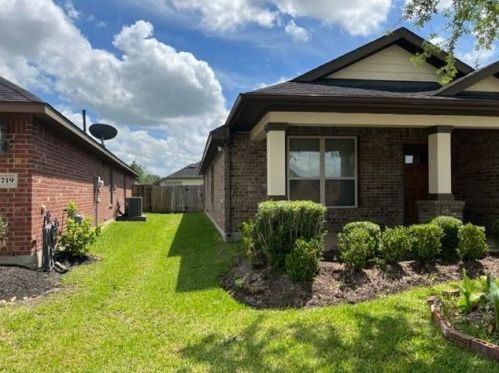 1803 Cadbury Castle Ln, Fresno, TX 77545-1703
