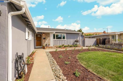 30518 Prestwick Ave, Hayward, CA 94544-7330