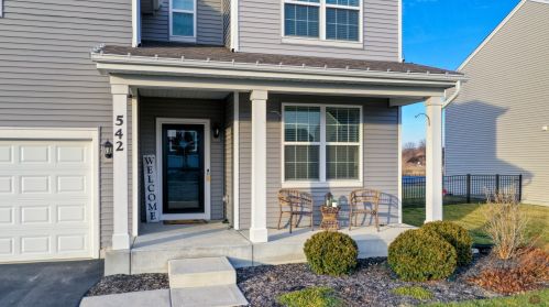 542 Colchester Dr, Oswego IL  60543-5208 exterior