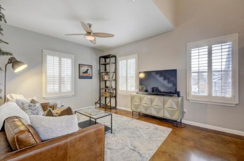 2300 9th St, Austin TX  78702-3532 exterior