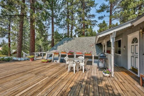 14567 Royal Way, Truckee CA  96161-1140 exterior