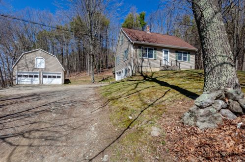 2 Stonewall Rd, Wales, ME 04280-4147