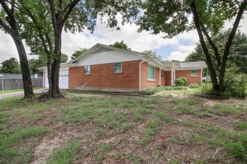 7201 Hightower St, Fort Worth TX  76112-5810 exterior