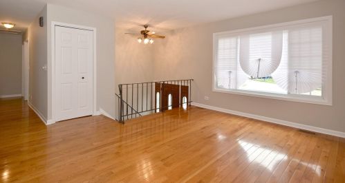 904 Island Ct, Hanover Park, IL 60103-4848
