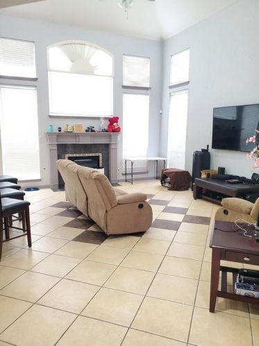 1521 Parkwood Dr, Carrollton TX  75007-6072 exterior